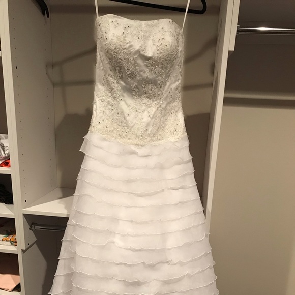 New - Sample wedding gown never worn - Picture 1 of 8